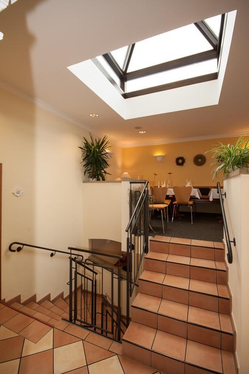Nußloch Linde Restaurant & Hotel מראה חיצוני תמונה