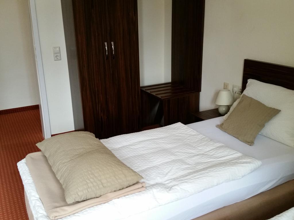 Nußloch Linde Restaurant & Hotel מראה חיצוני תמונה